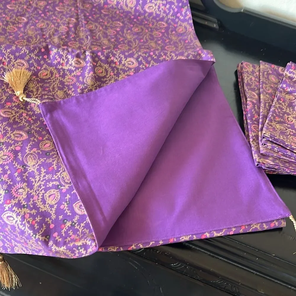 Pottery Barn Purple Table Runner + 6 Napkins